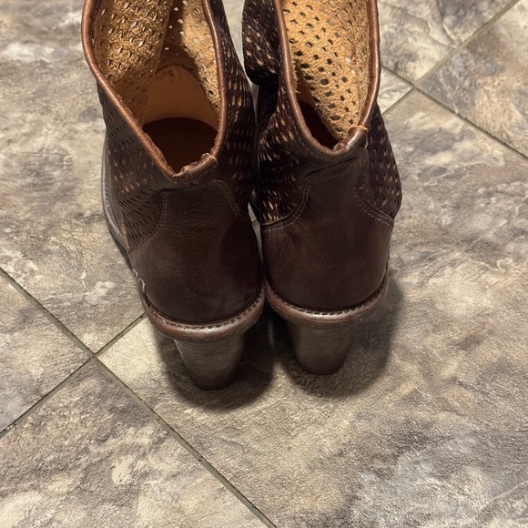 Bed Stu Ducchess Perforated Brown Ankle Boots Sz 8.5 - Picture 4 of 9